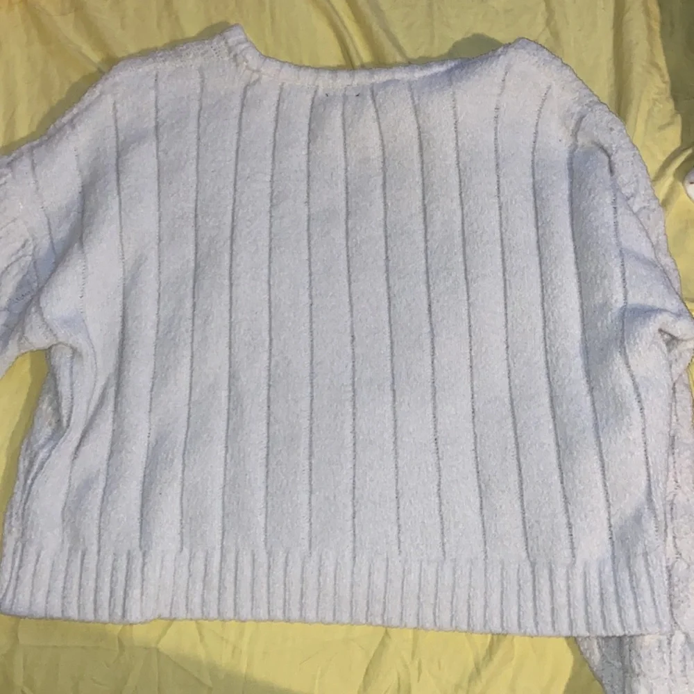 Fuzzy knitted sweater - Picture 3 of 3